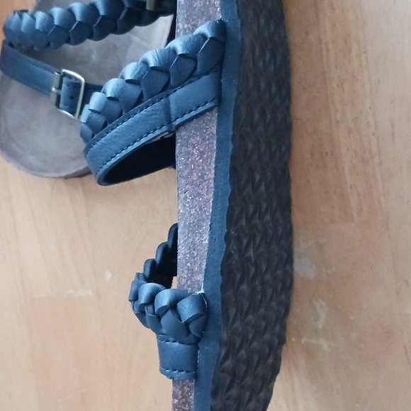 Sandals - Picture 7 of 8